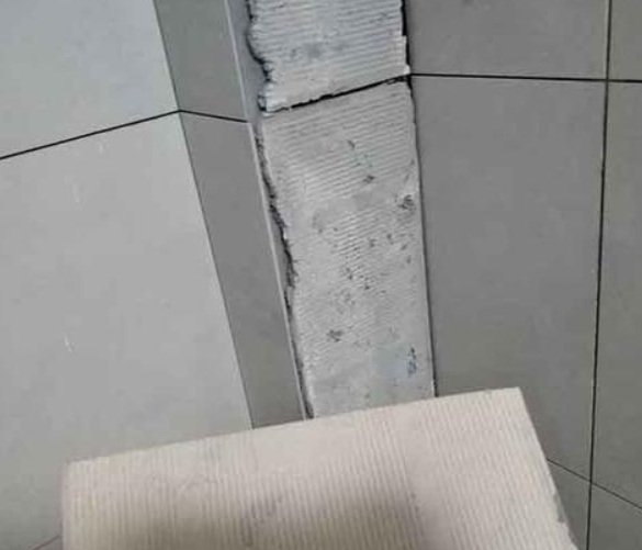 桂阳瓷砖空鼓维修公司分享下厨房瓷砖脱落的补救措施。